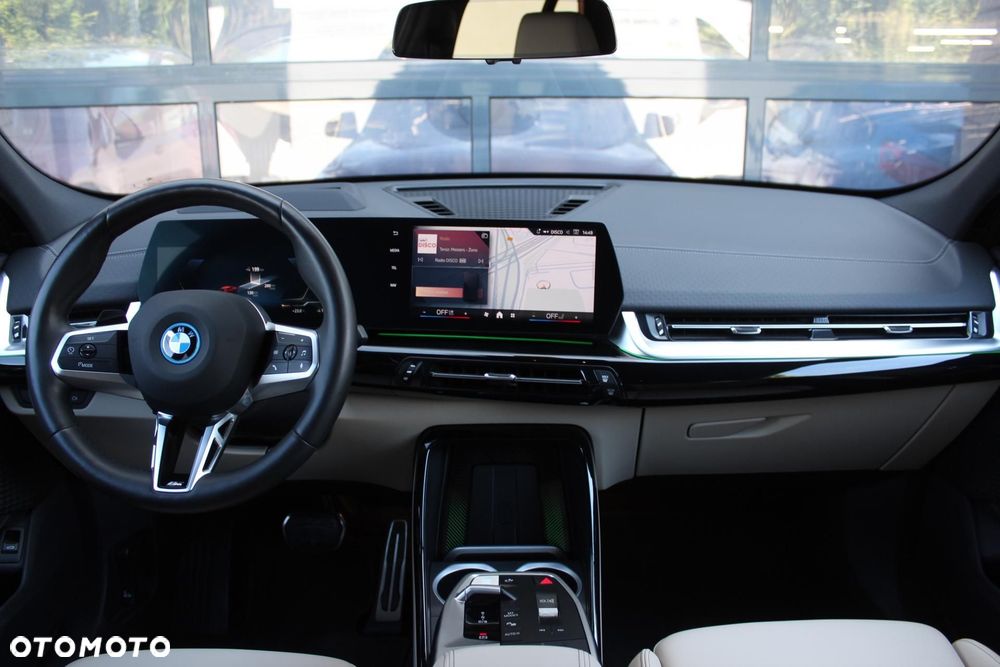 BMW iX2 eDrive20 66.5kWh M Sport - 6