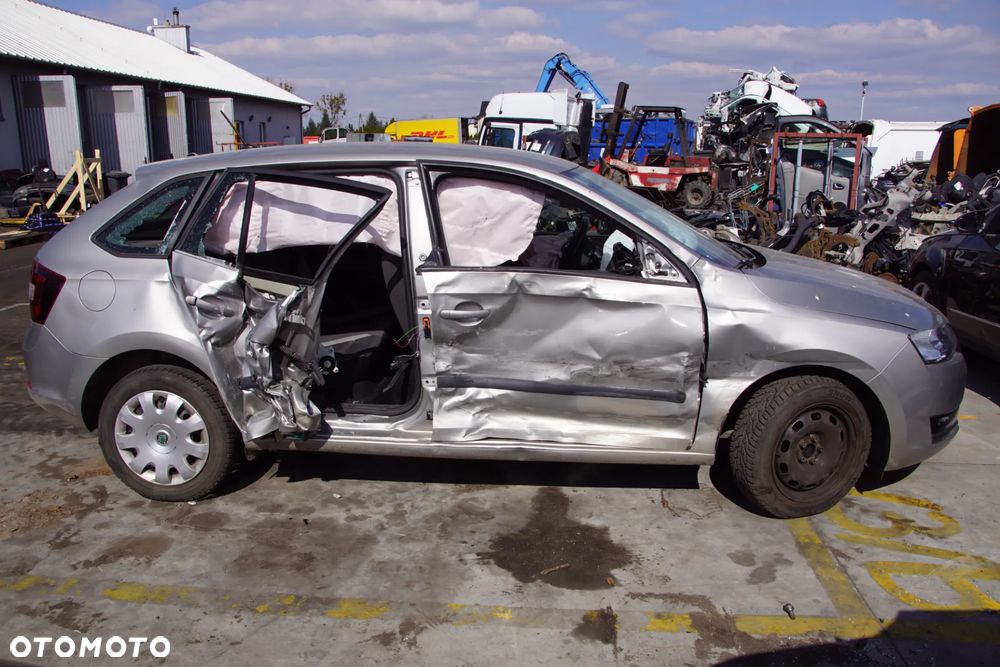 Auto na części - Skoda Rapid Lift 1.0 TSI 110 KM DKRC SEP LF8H 2019R Silnik Skrzynia Drzwi Maska Błotnik Klapa Zderzak Lusterko Klamka Szyba Lampa Deska Kokpit Sterownik Moduł Czujnik Licznik Wyświetlacz Panel Kierownica - 7