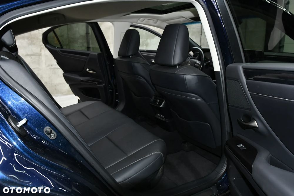 Lexus ES 300h Business Edition + - 24