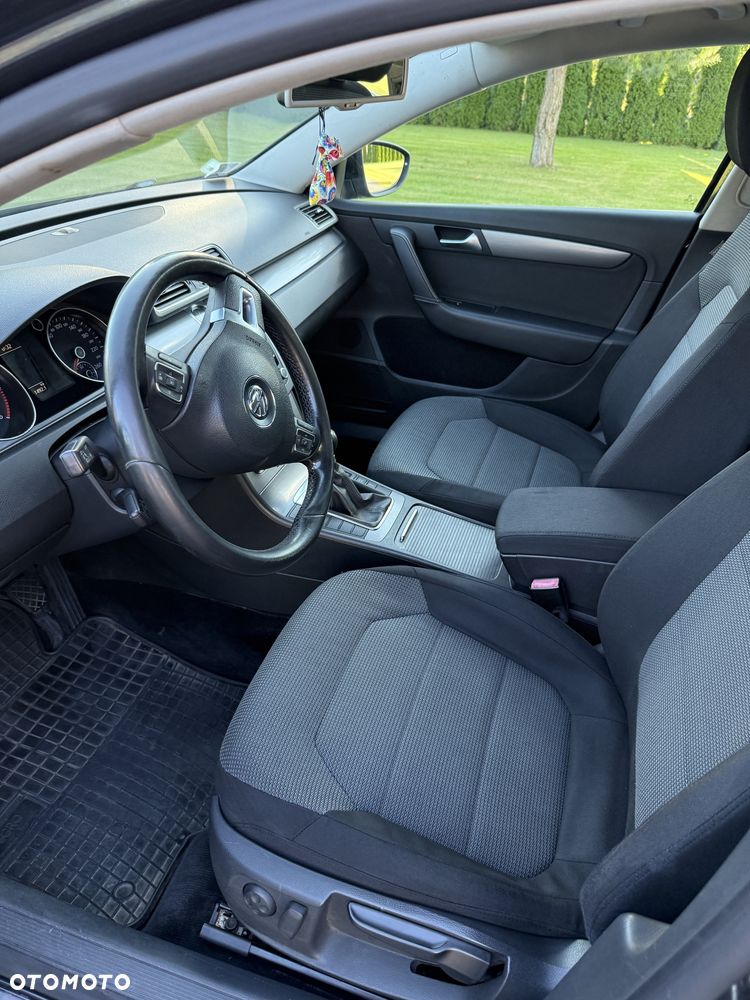 Volkswagen Passat - 2