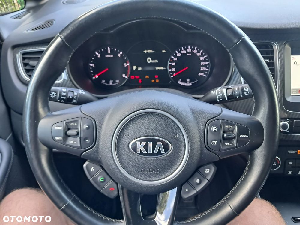 Kia Carens 1.7 CRDi Business Line 7os 7DCT - 10