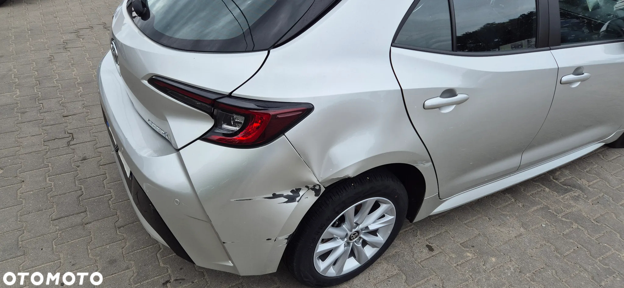 Toyota Corolla 1.8 Hybrid Active - 16
