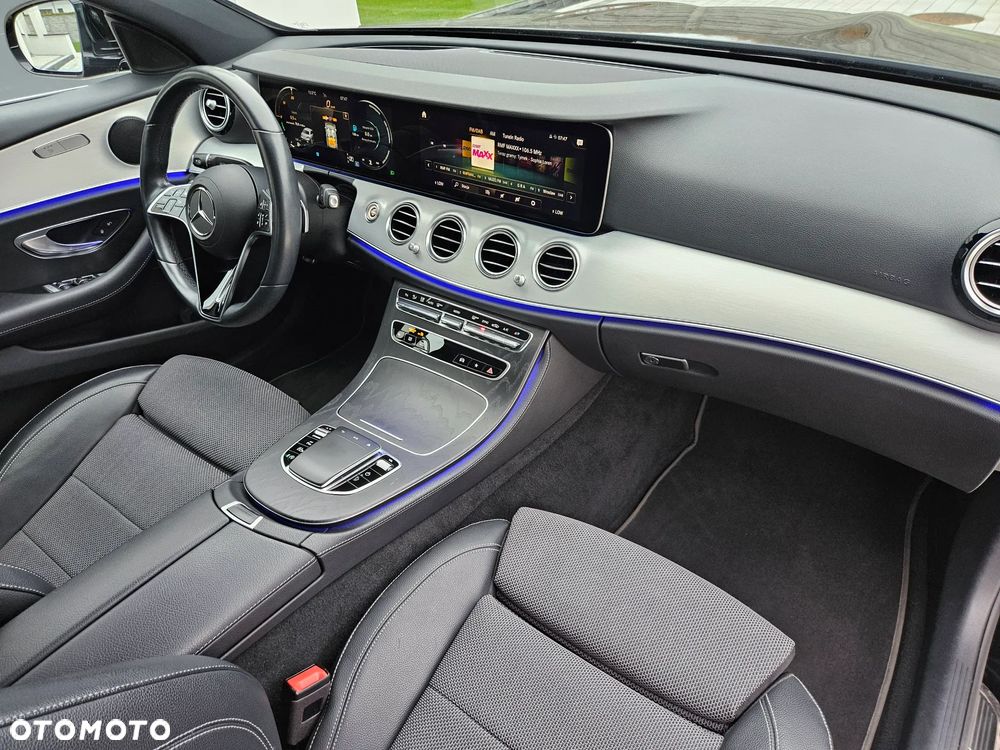Mercedes-Benz Klasa E 220 d 4-Matic 9G-TRONIC - 23