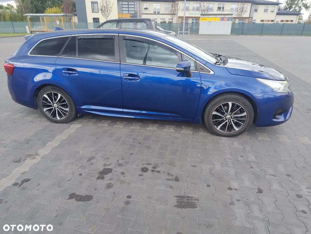 Toyota Avensis 1.8 Comfort - 4