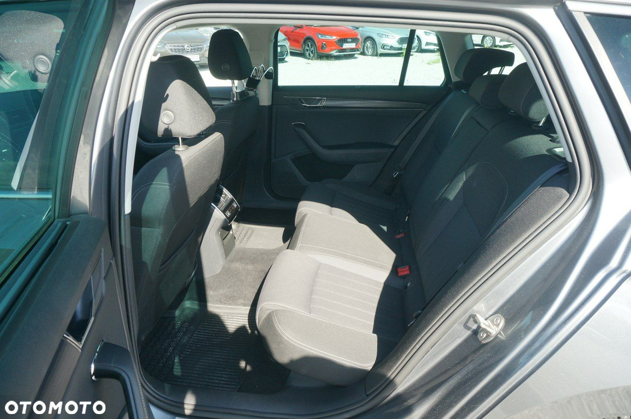 Skoda Superb 2.0 TDI SCR Style DSG - 25