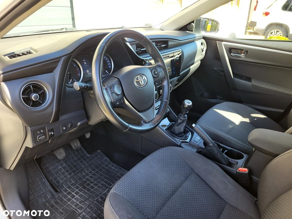 Toyota Corolla 1.6 Classic Plus - 12