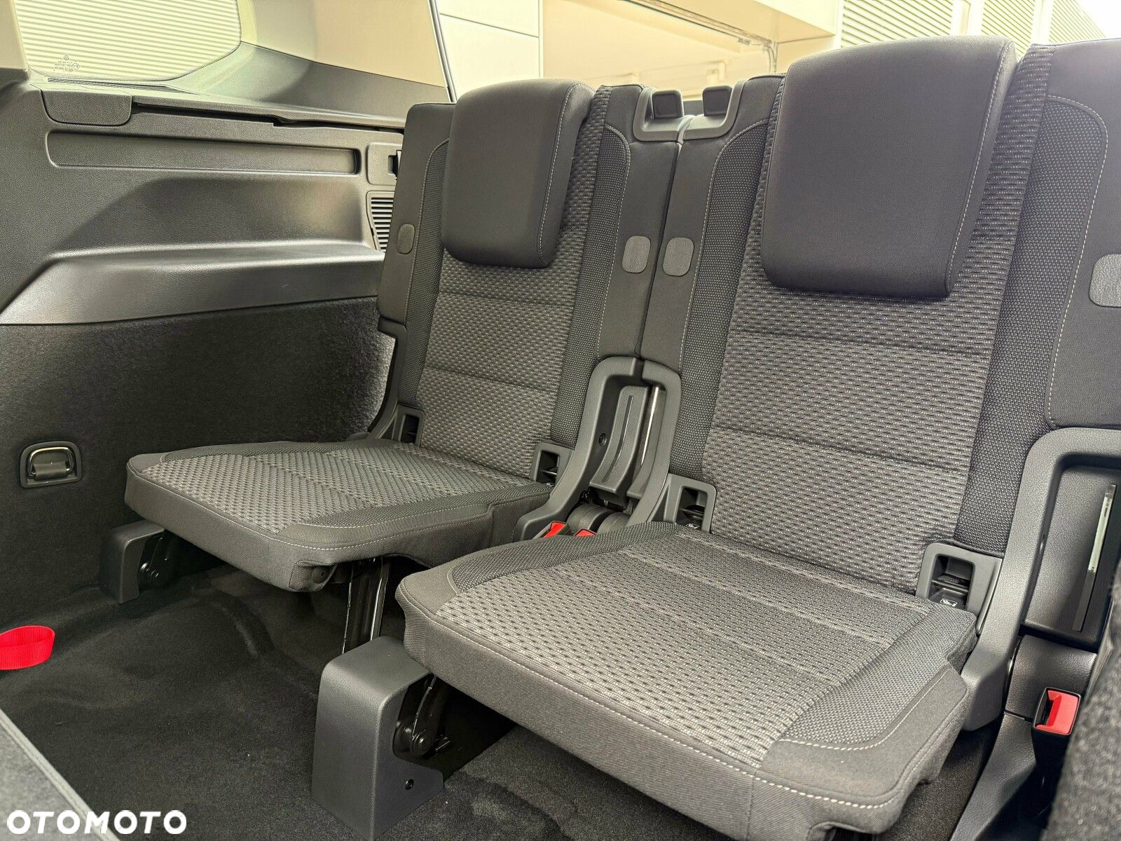 Volkswagen Touran - 12