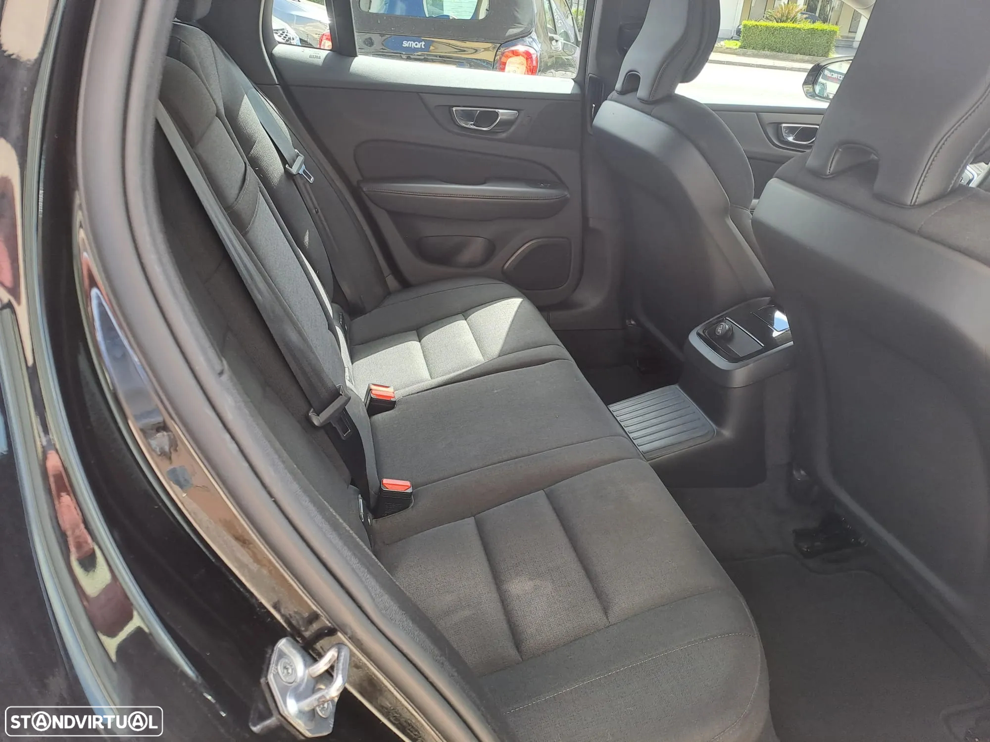 Volvo V60 2.0 T8 AWD TE Momentum - 27