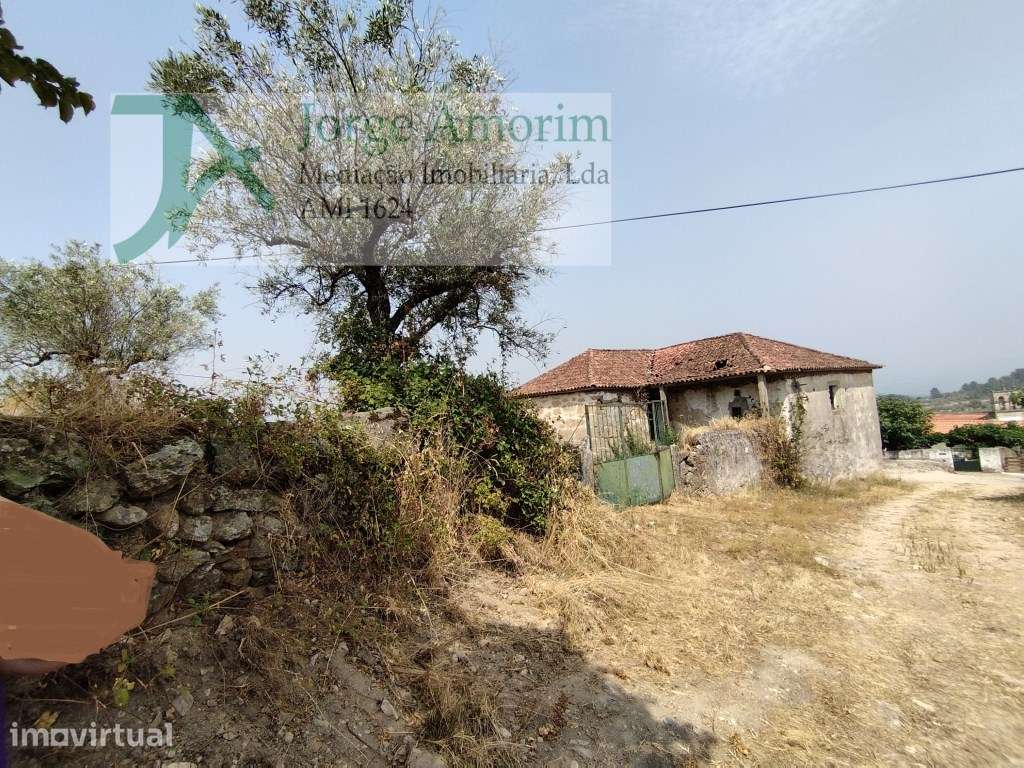 Casa de 2 pisos com terreno de 17400 m2 - Grande imagem: 2/8