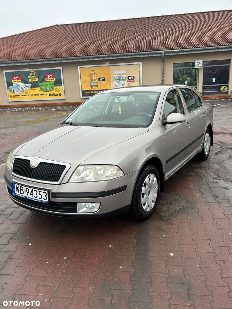 Skoda Octavia 1.6 Ambiente - 2