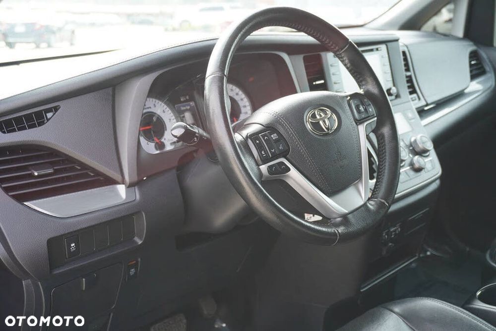 Toyota Sienna - 12