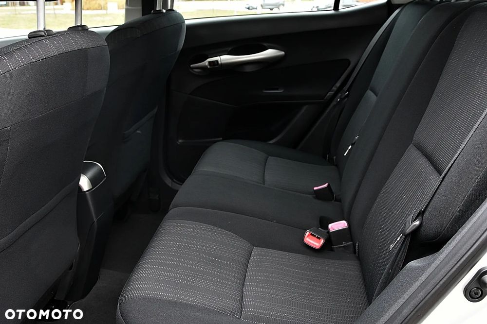 Toyota Auris 1.6 Luna - 23