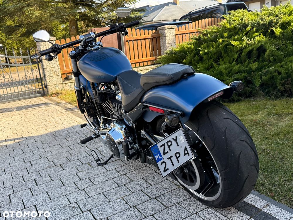 Harley-Davidson Softail Breakout - 16