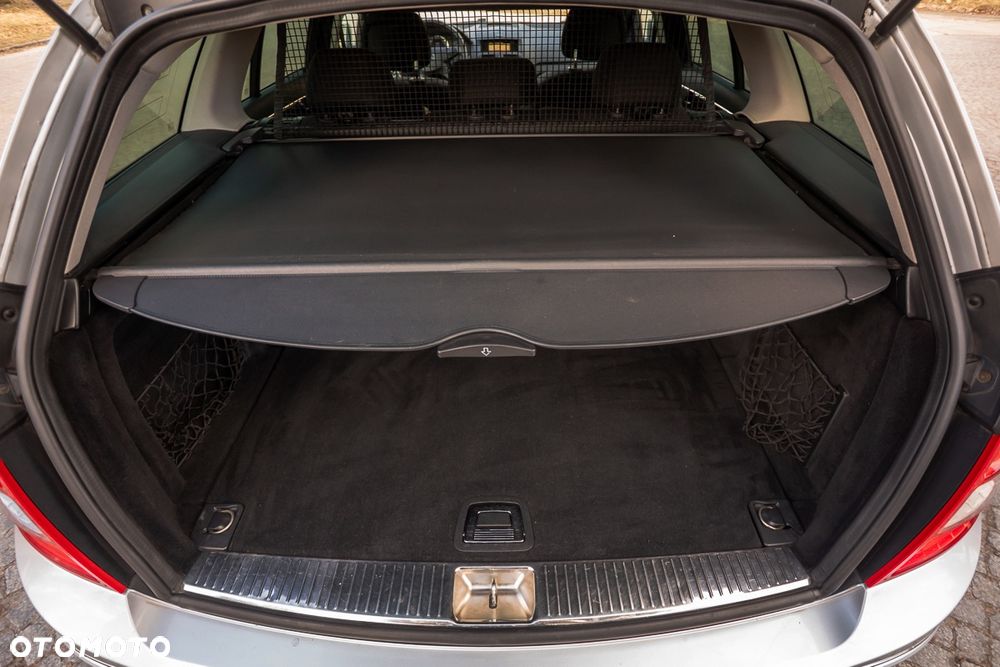 Mercedes-Benz Klasa C 180 BlueEFFICIENCY Elegance - 37