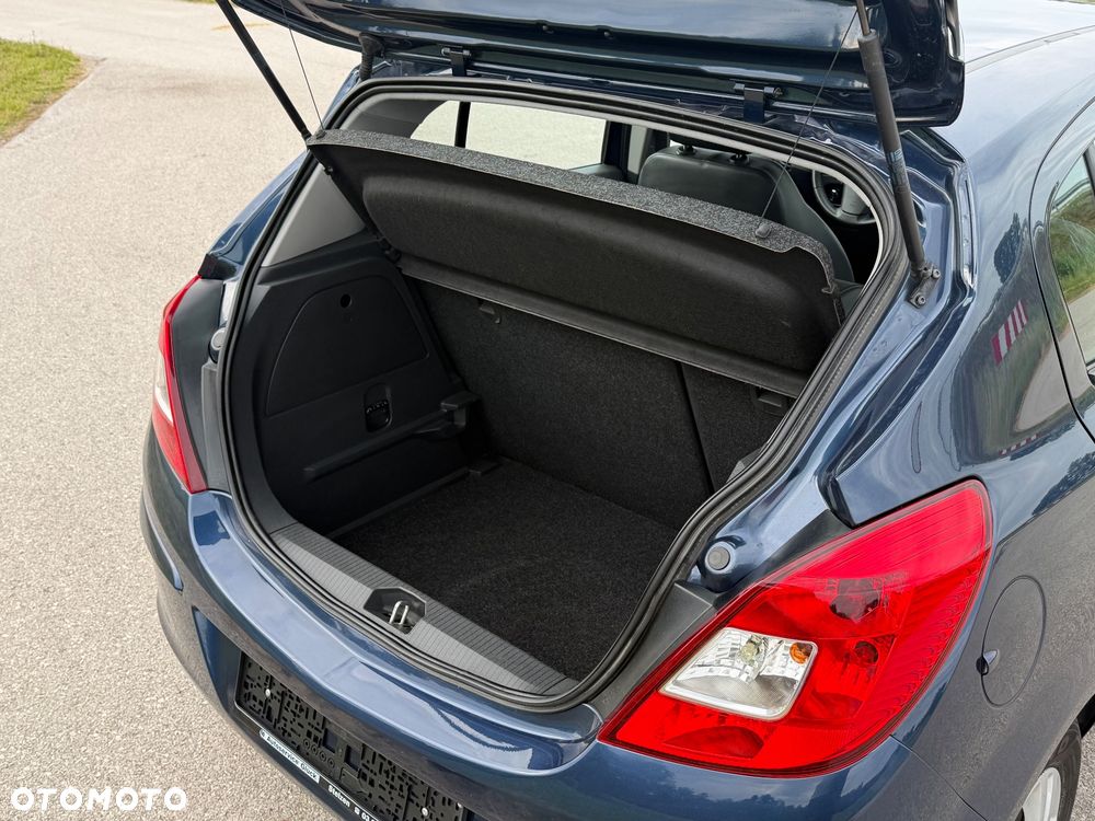 Opel Corsa 1.2 16V Cosmo - 36