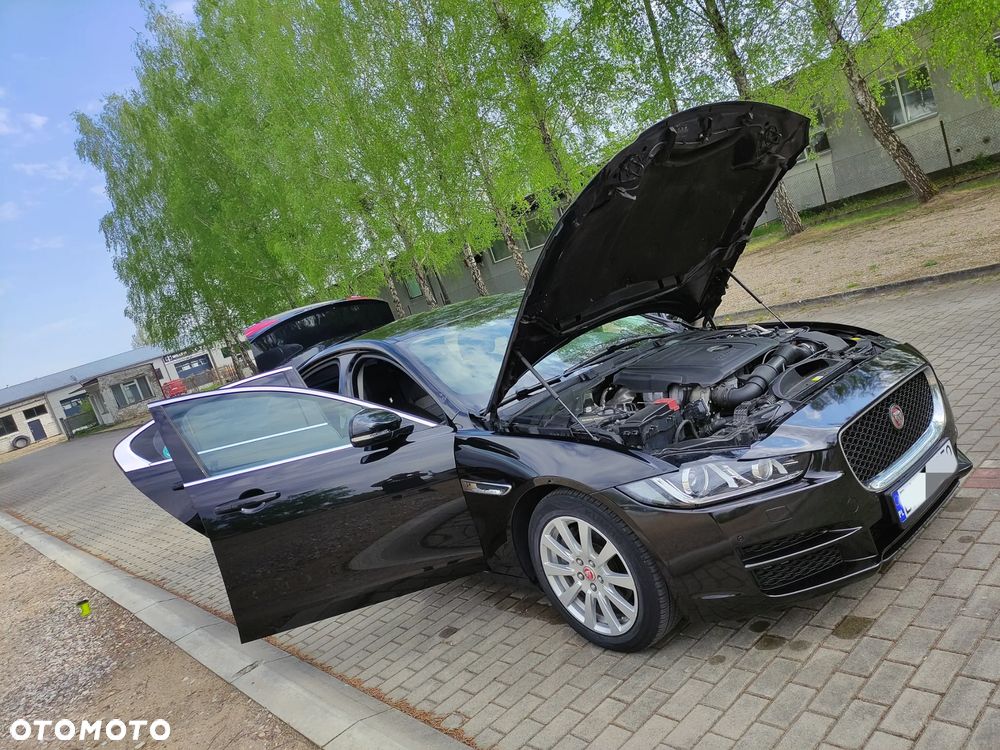 Jaguar XE 2.0 D Prestige - 11