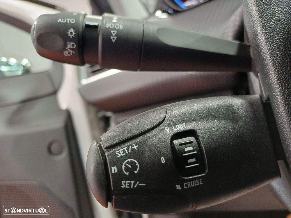 Peugeot 2008 1.2 PureTech Allure - 17