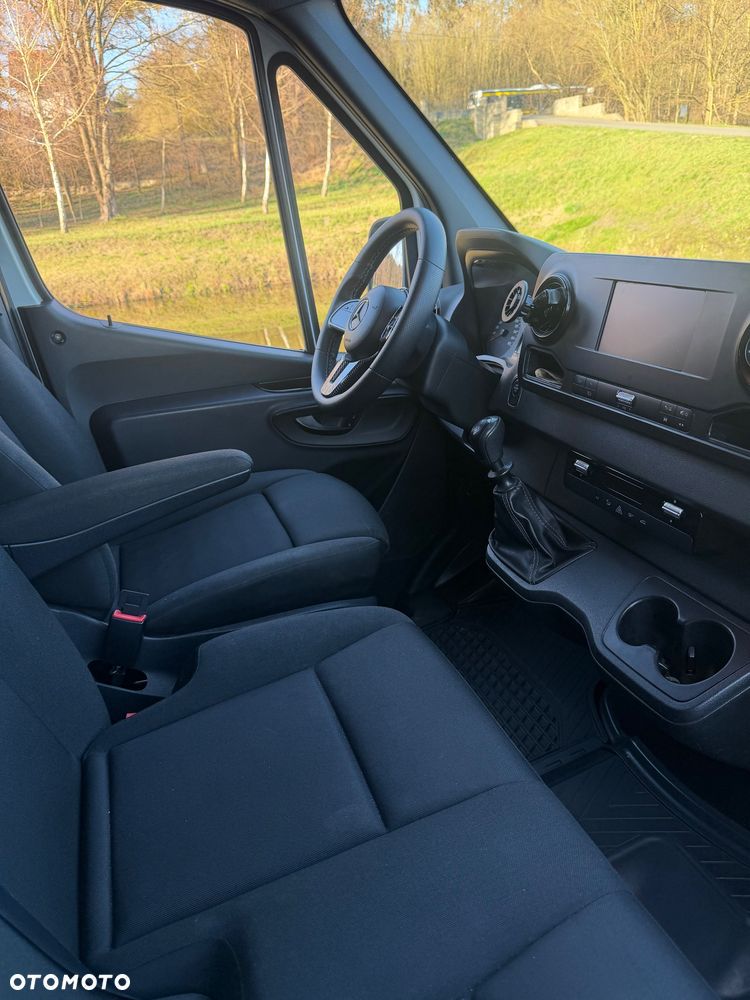 Mercedes-Benz Sprinter - 20