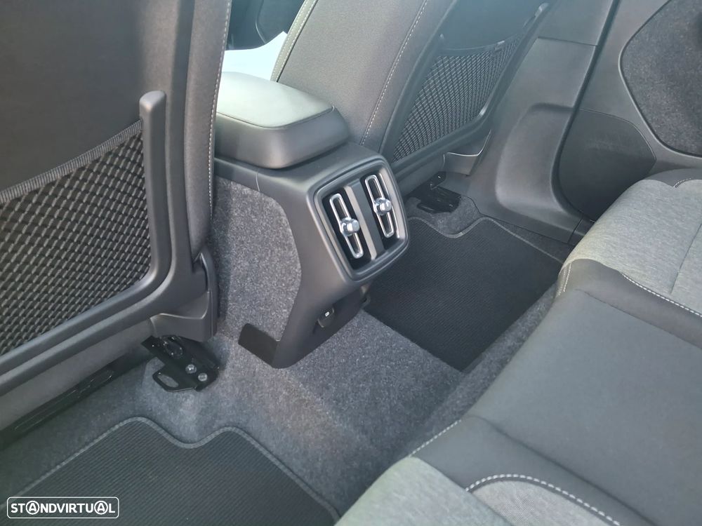 Volvo XC 40 2.0 B3 Black Edition - 12