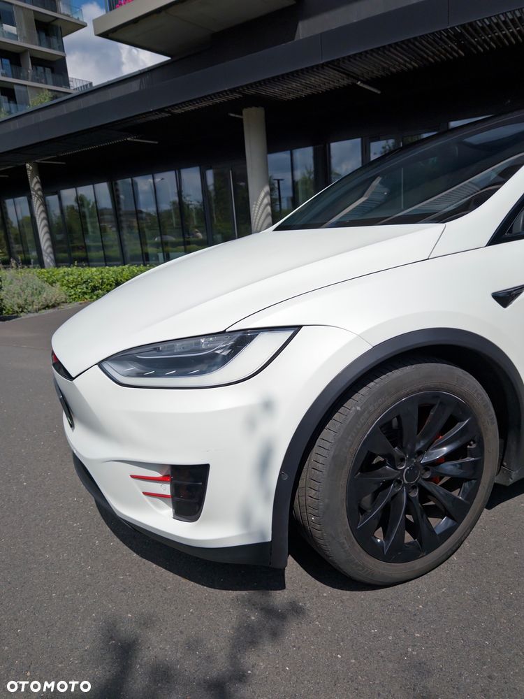 Tesla Model X 75 D - 12