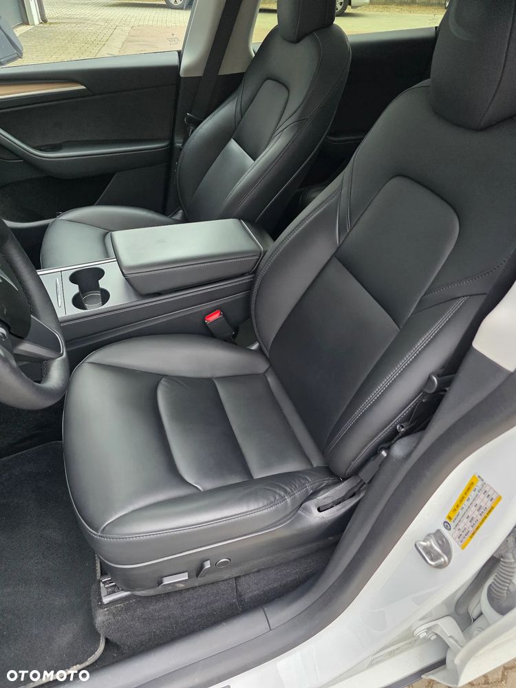 Tesla Model Y Long Range AWD - 16