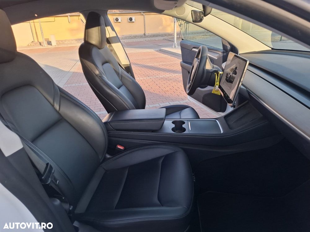 Tesla Model Y AWD Performance - 8