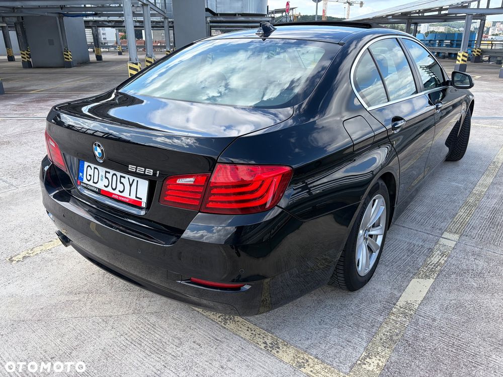 BMW Seria 5 528i Luxury Line - 7
