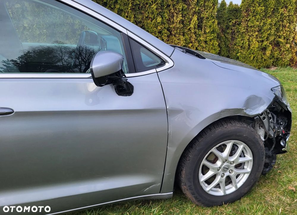 Chrysler Pacifica - 5