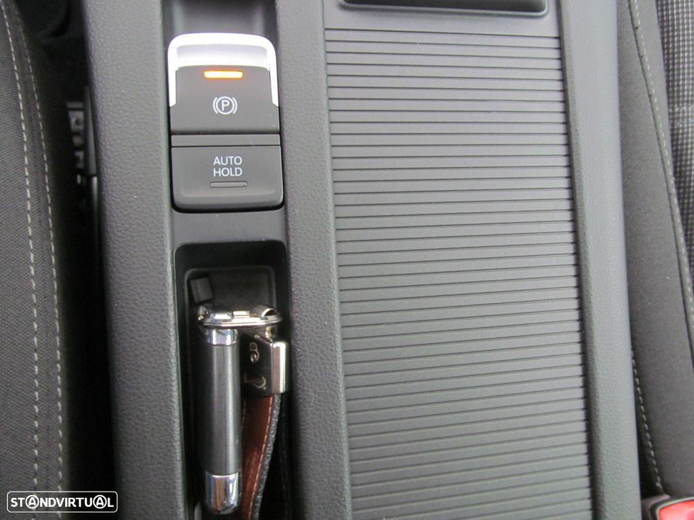 VW Passat Variant 1.6 TDI Confortline DSG - 18