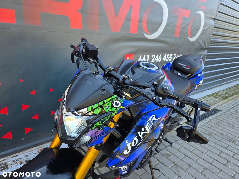 Suzuki GSX - 16