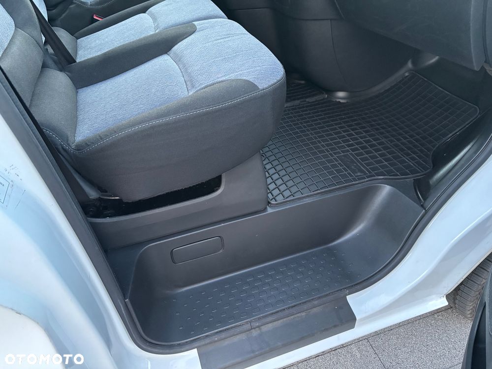 Opel Vivaro - 12