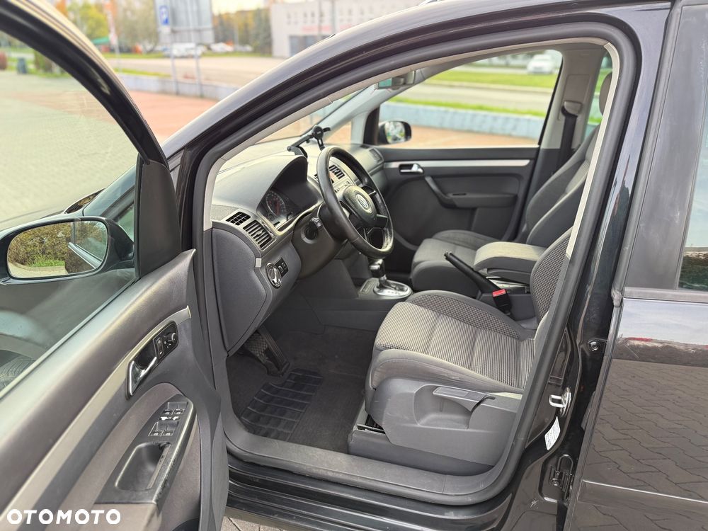 Volkswagen Touran 2.0 TDI Highline DSG - 9