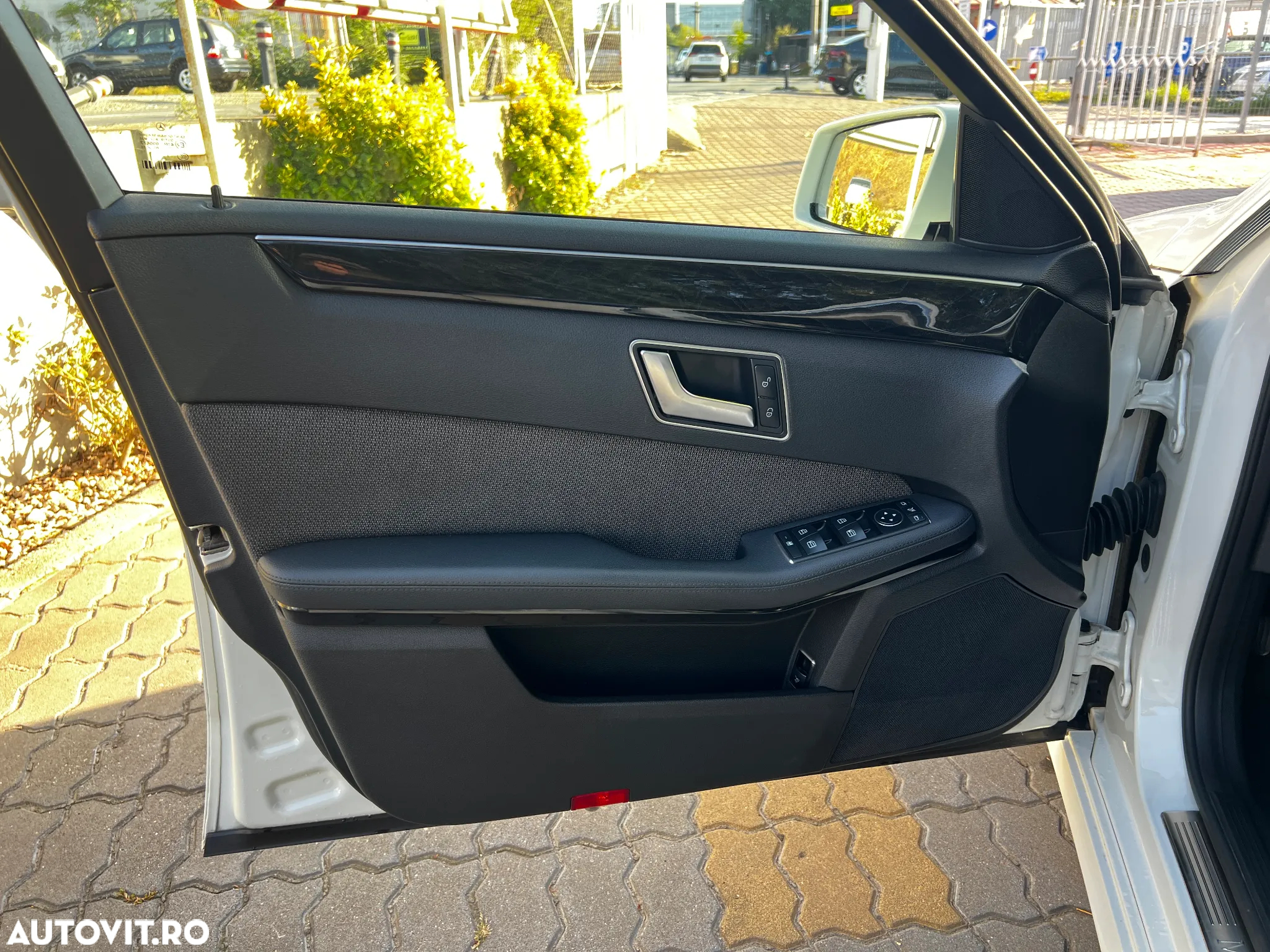 Mercedes-Benz E 250 CDI DPF BlueEFFICIENCY 7G-TRONIC Avantgarde - 31