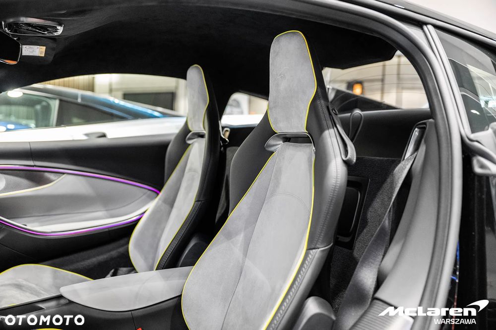McLaren Artura - 12