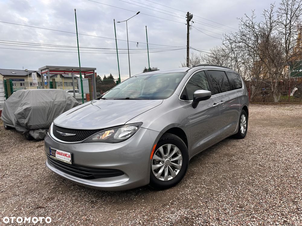 Chrysler Pacifica - 2