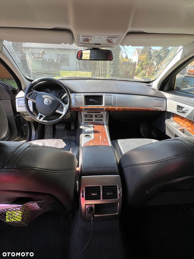 Jaguar XF 2.2 D Luxury - 10