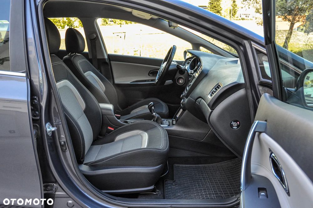 Kia Ceed - 11