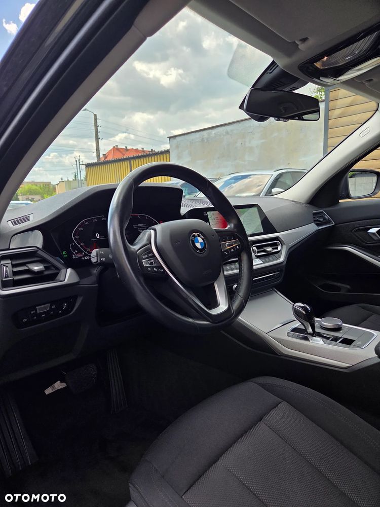 BMW Seria 3 320d xDrive Advantage - 15