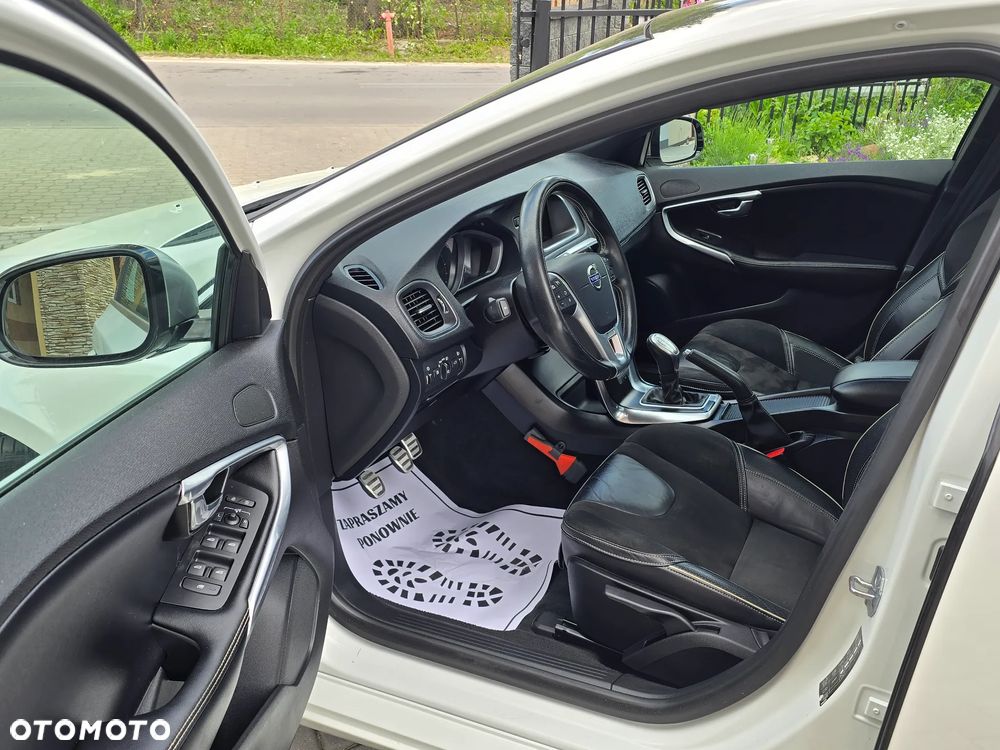 Volvo V40 D2 R Design - 24