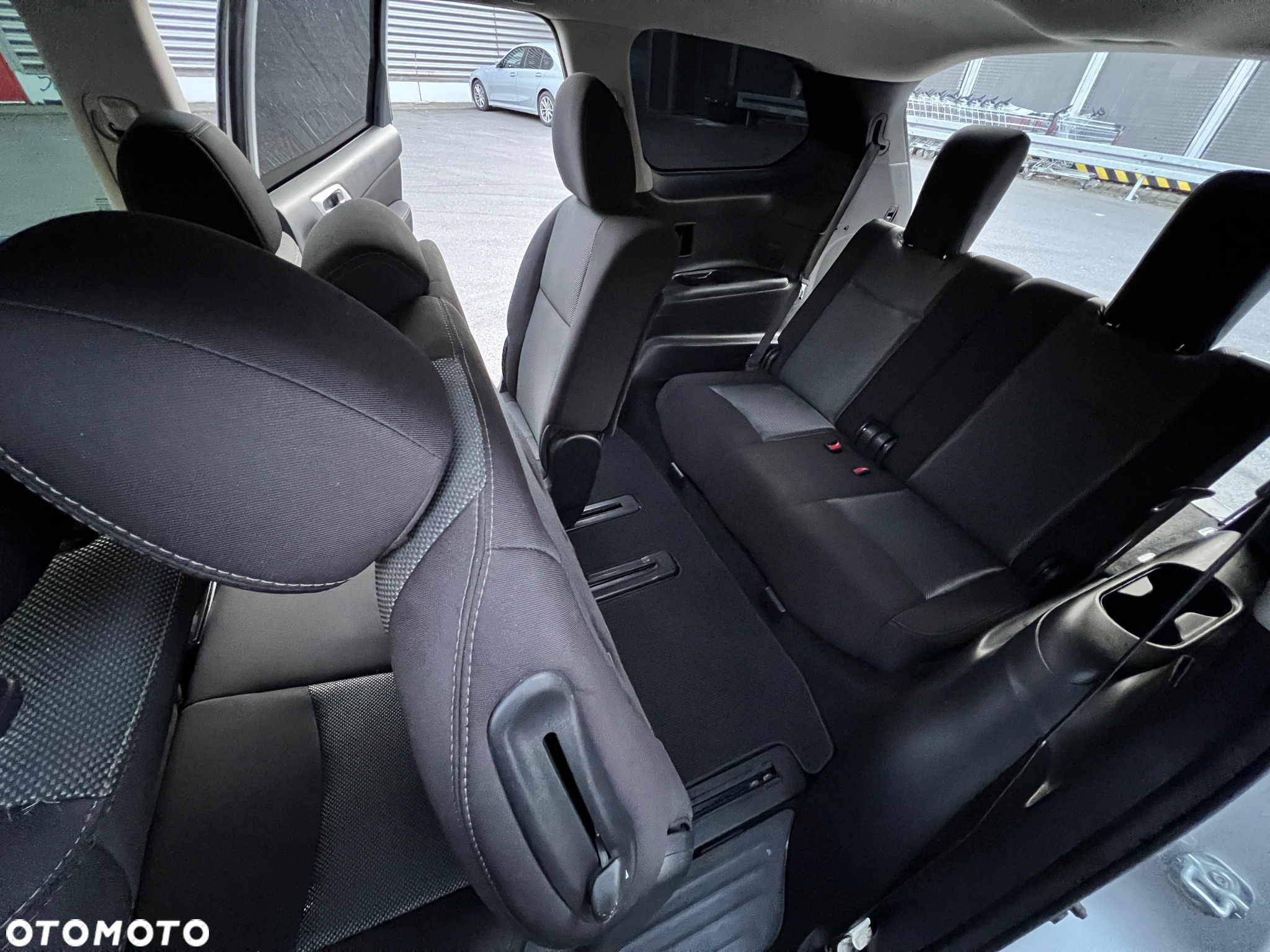 Nissan Pathfinder - 25