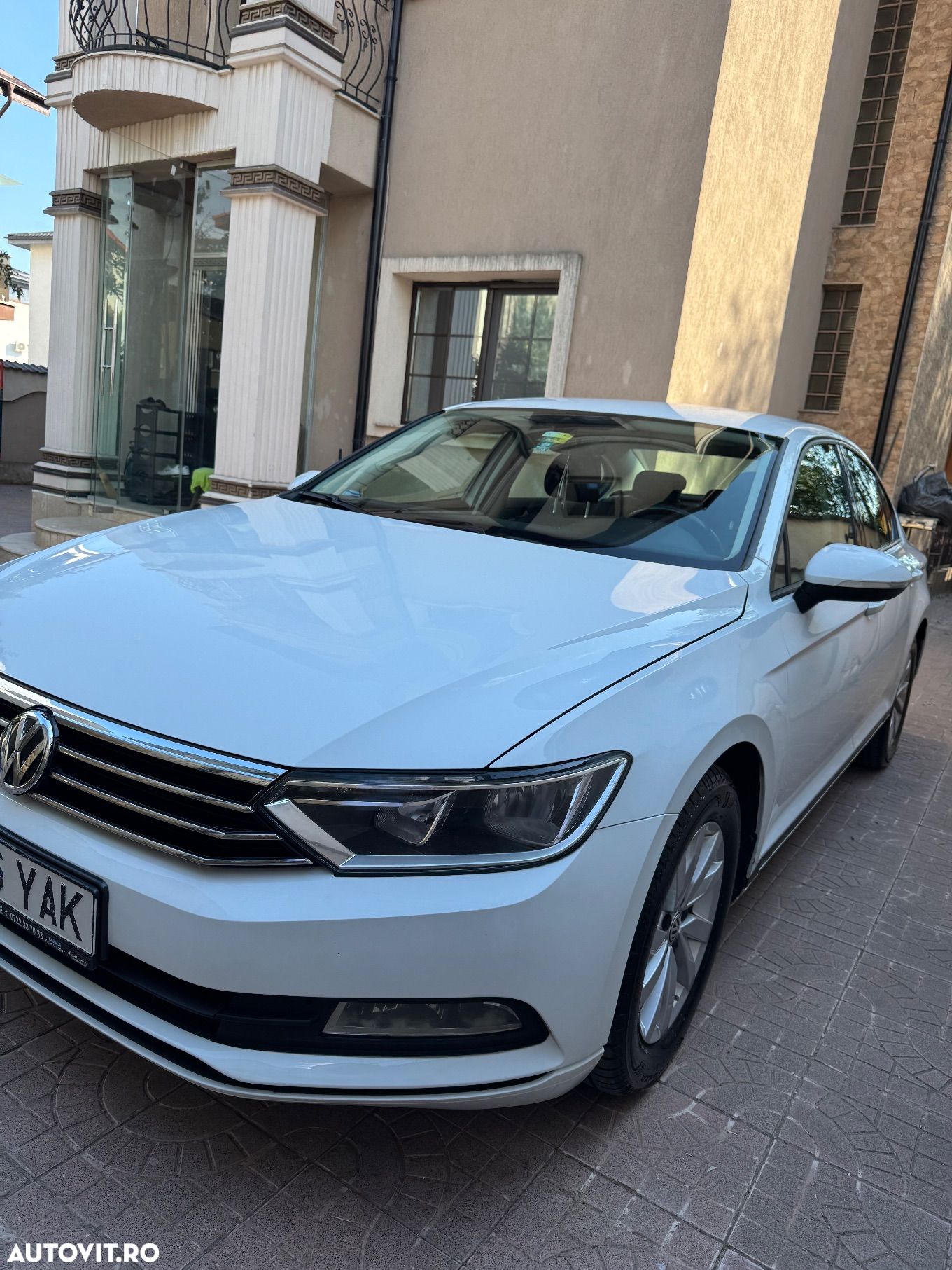 Volkswagen Passat - 1