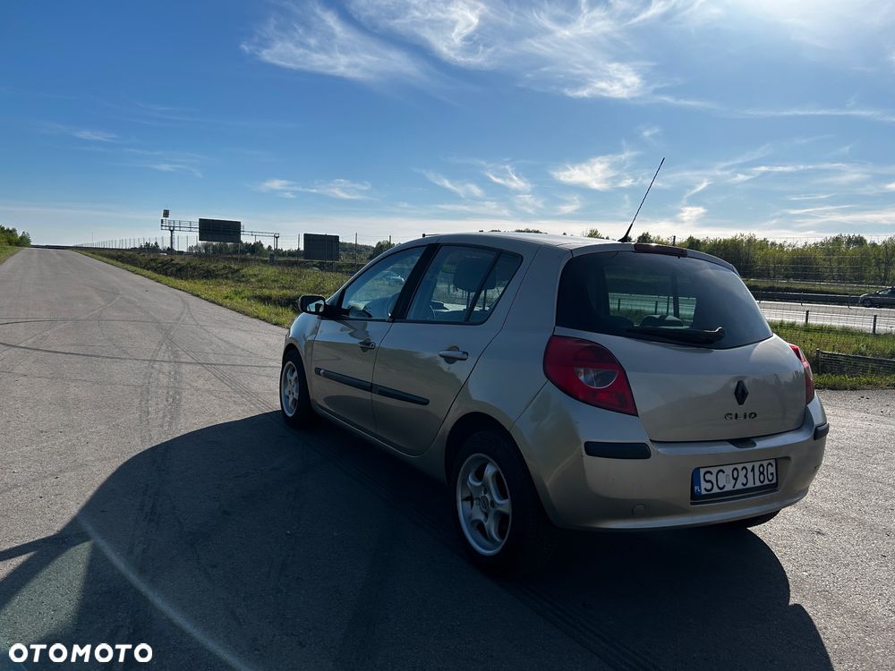 Renault Clio 1.5 dCi Dynamique - 4