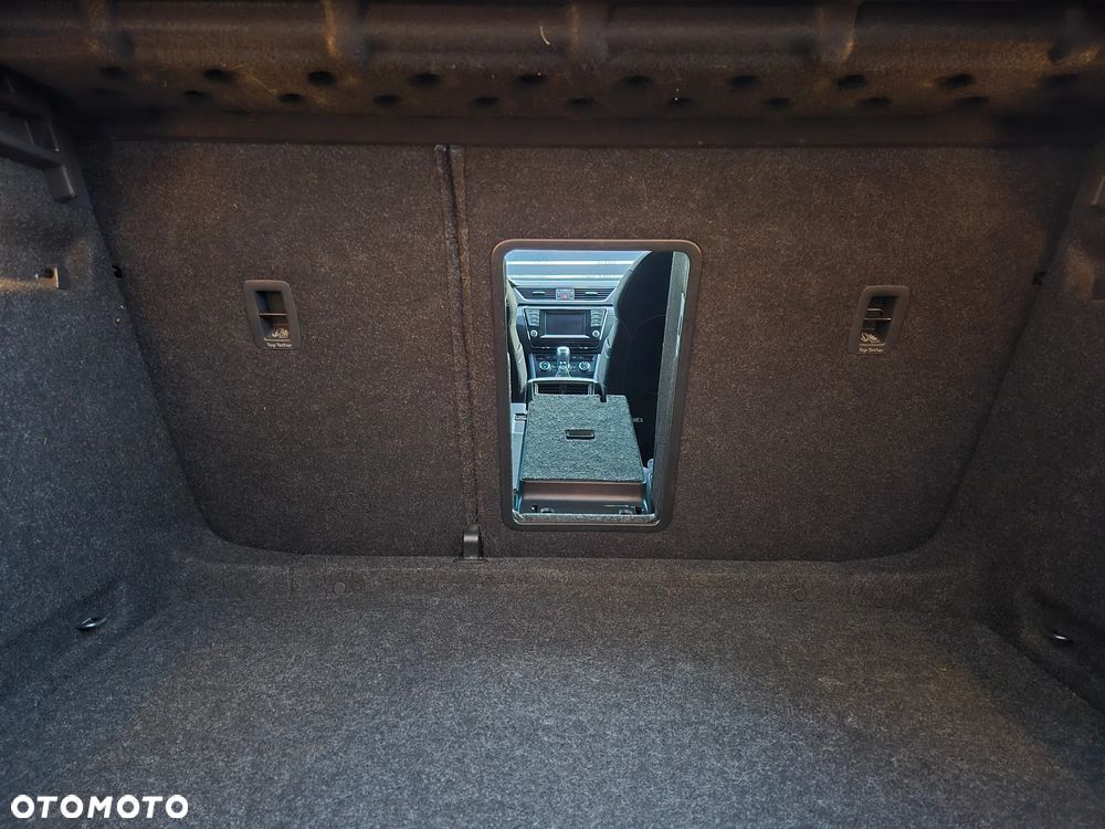 Skoda Superb 2.0 TDI Premium Edition - 34