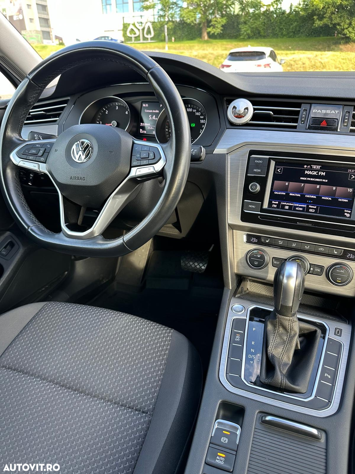 Volkswagen Passat - 12