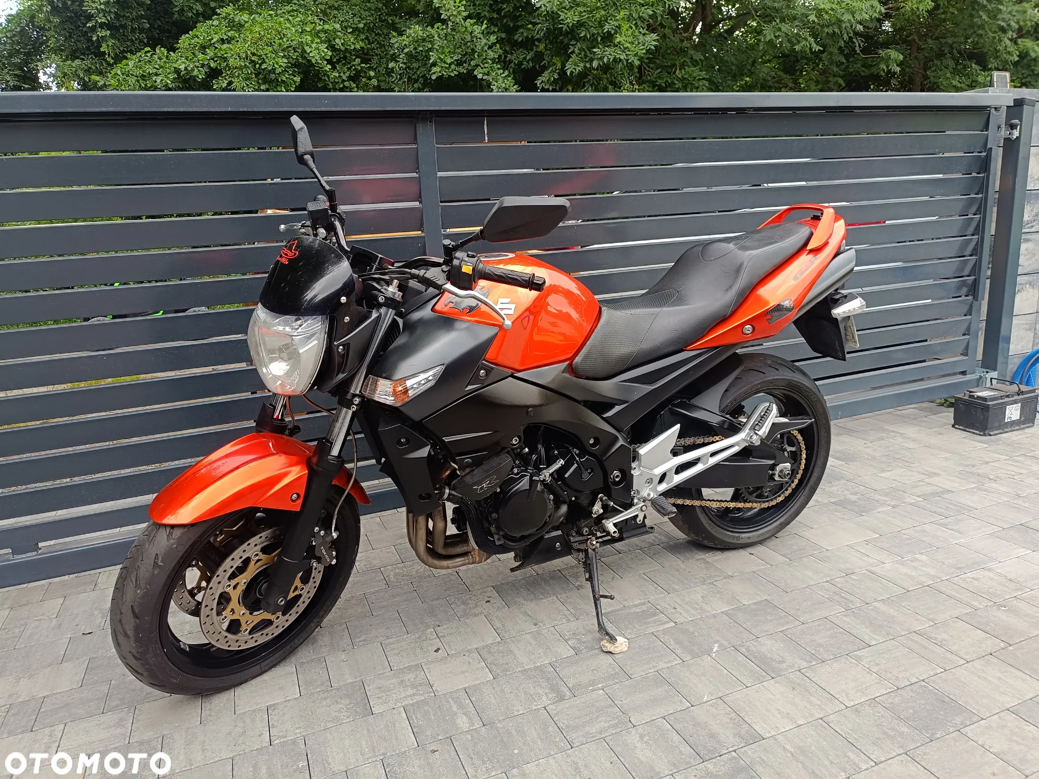Suzuki GSR - 13