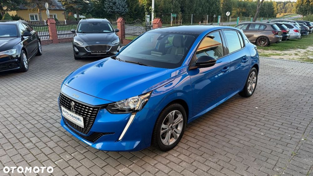 Peugeot 208 - 8