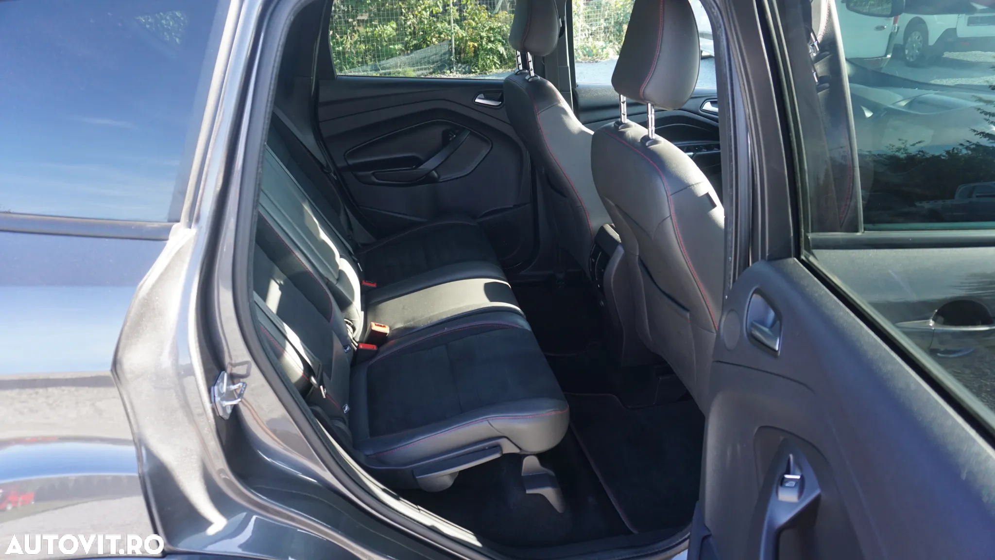 Ford Kuga 1.5 EcoBoost 4x4 Aut. ST-Line - 12