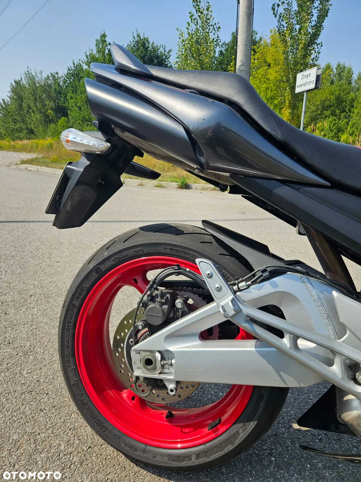 Suzuki GSR - 8