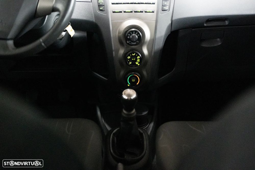 Toyota Yaris 1.0 VVT-i AC - 35