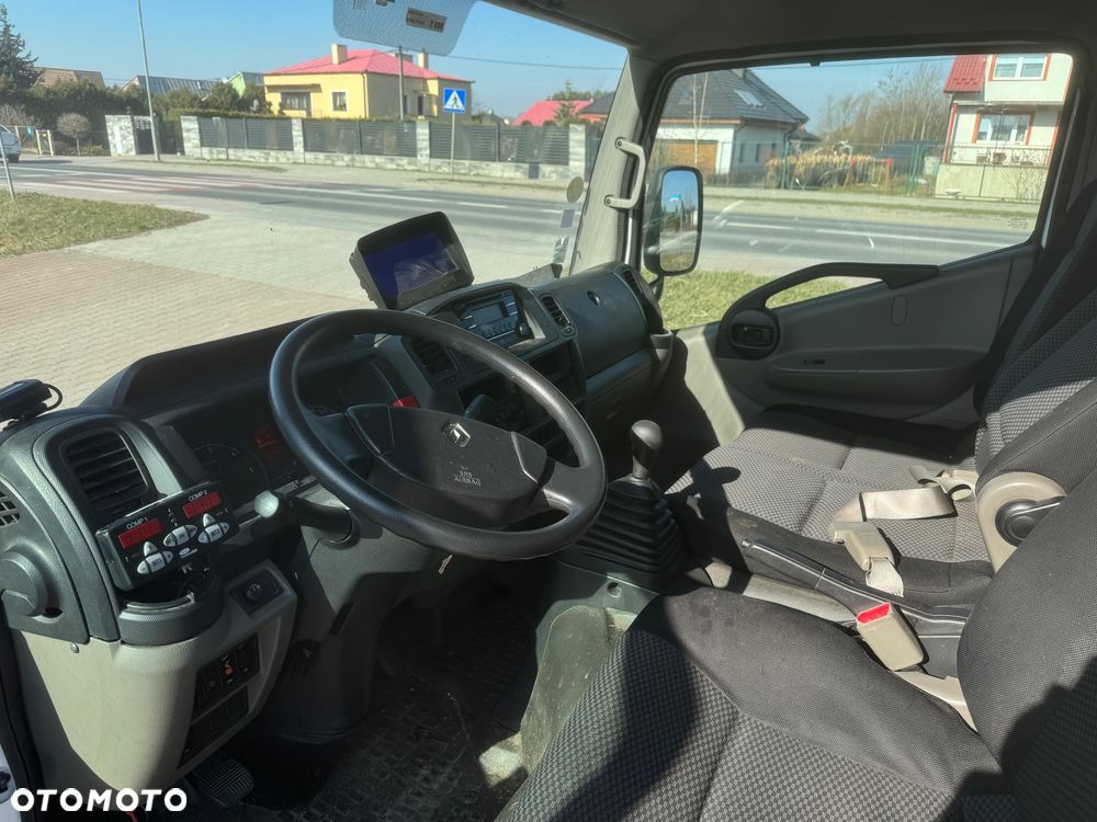 Renault Maxity - 12